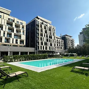 Ramada Plaza By Wyndham מלון